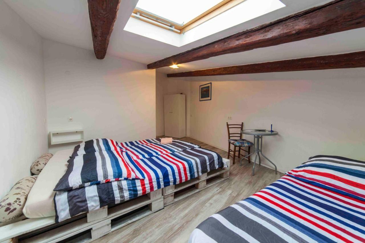 Hostel Mare Šibenik Buitenkant foto